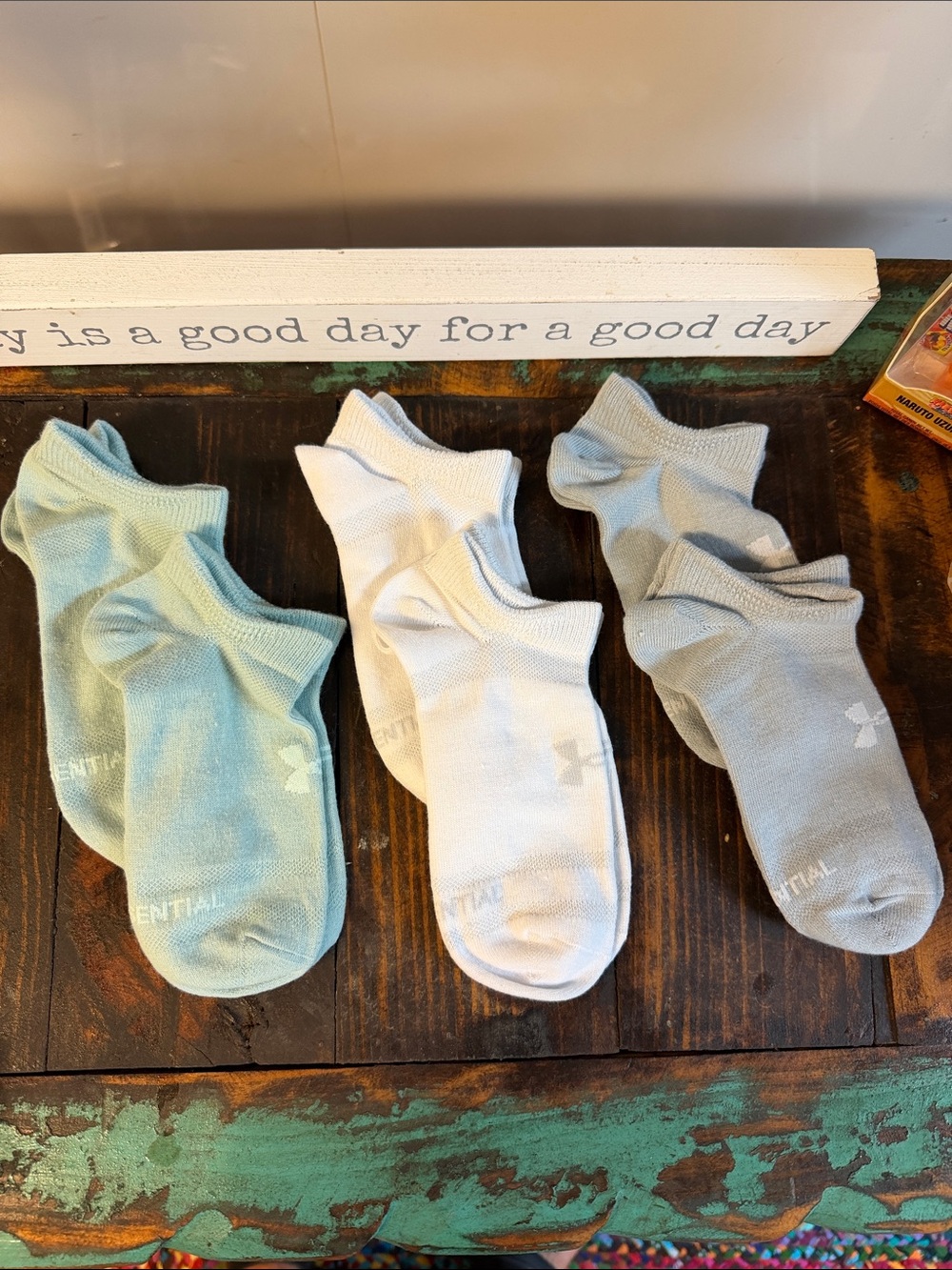 Under Armour Women's No-Show Sock 3-Pack in green, White, Gray